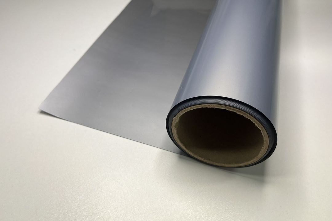 163-nazehlovaci-folie-stribrna-metalicka