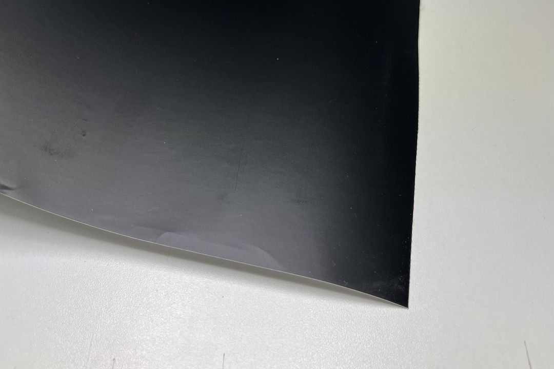 176-samolepici-folie-cerna-matna