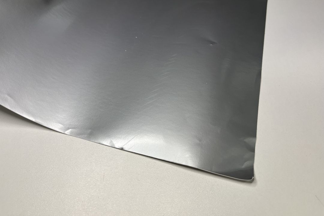 186-samolepici-folie-stribrna-leskla