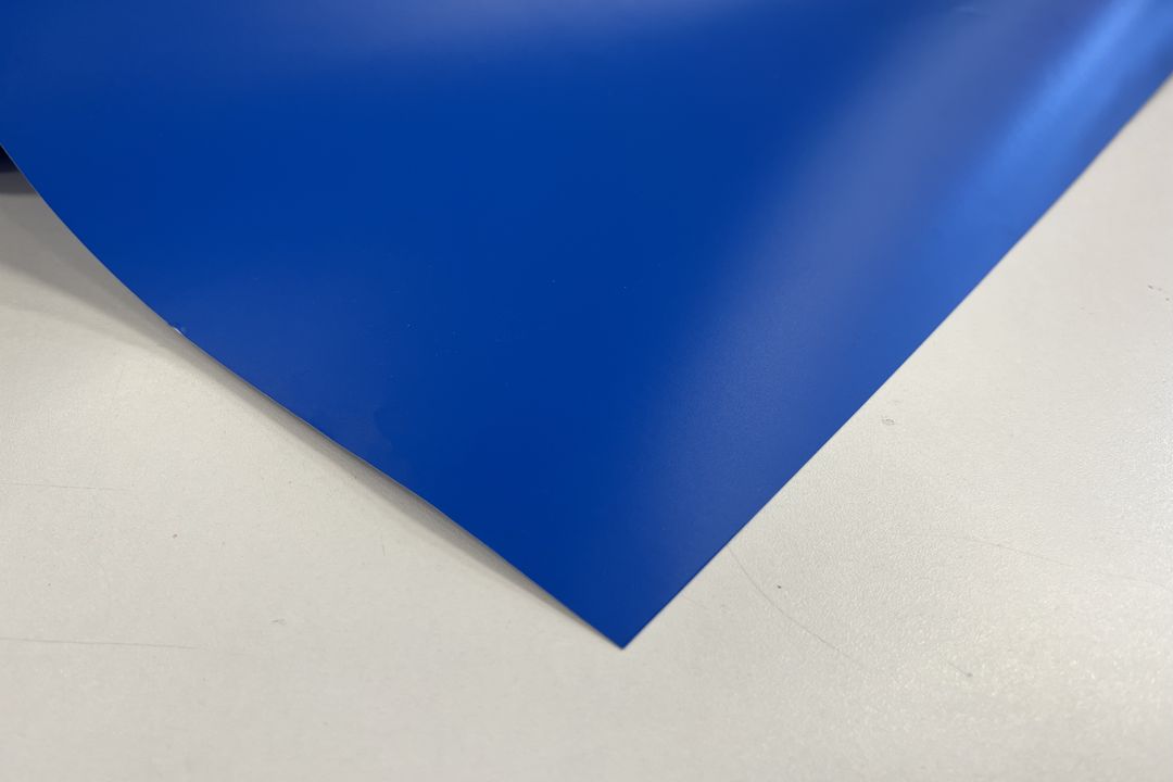 216-samolepici-folie-modra-matna