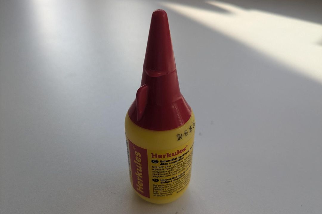 258-lepidlo-herkules