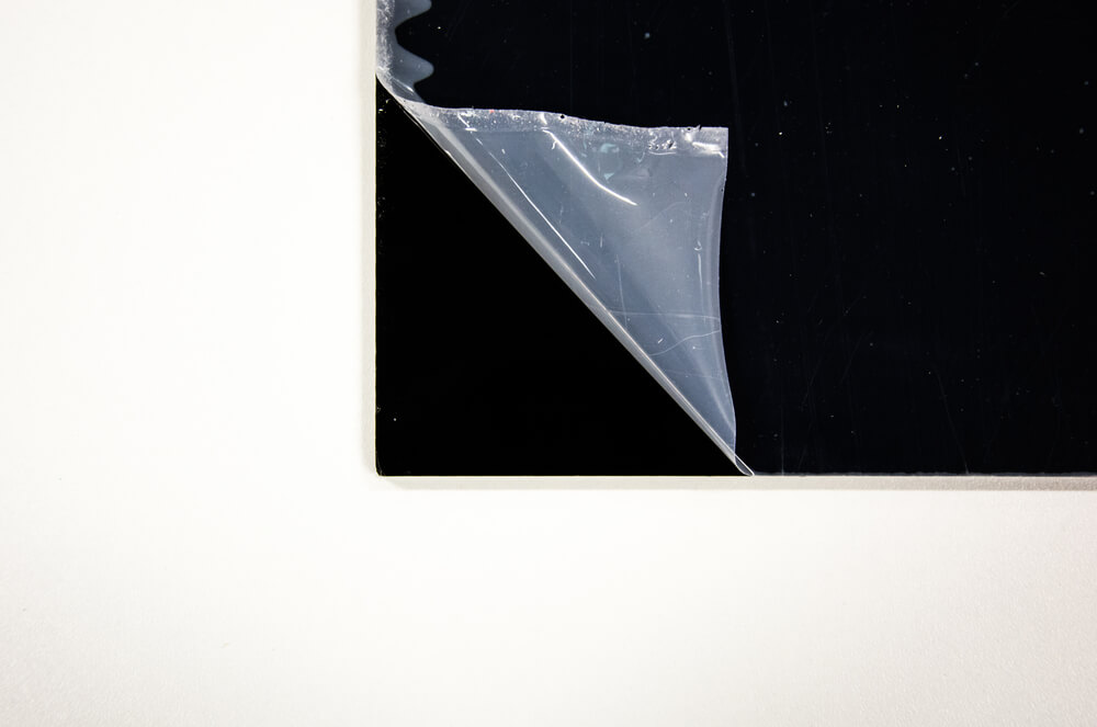 _3 MM CERNE S PISKOVANYM POVRCHEM