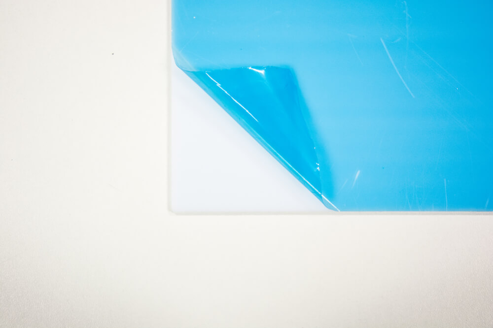 _3 MM OPALOVE S NIZSI PROPUSTNOSTI